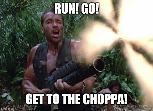 Scena z filmu Predator z 1987 roku, w której Dutch grany przez Arnolda Schwarzeneggera krzyczy: BIEGNIJ! UCIEKAJ! GET TO THE CHOPPA!!!